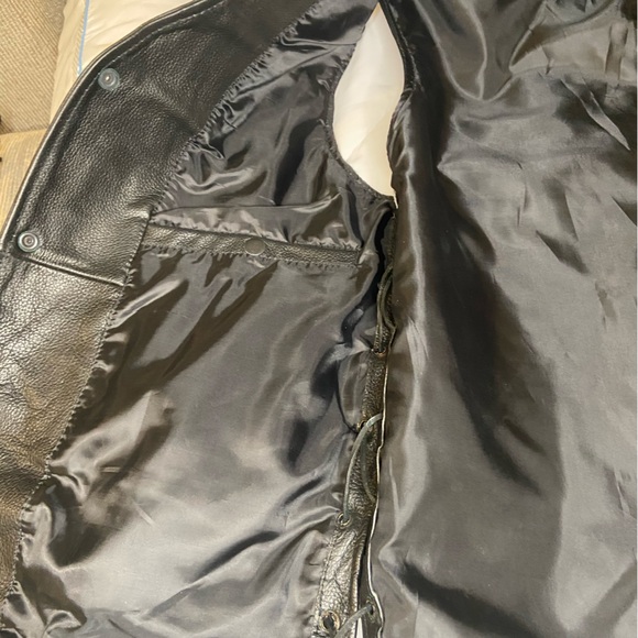 Black Leather Motorcycle Vest Men’s M. Conceal to carry pockets - Picture 10 of 10